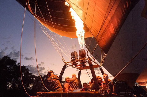 Melbourne Sunrise Balloon Flight & Champagne Breakfast - Accommodation Nelson Bay 4